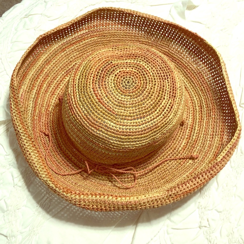 Handwoven Straw Sun Hat in Peach-Tan
